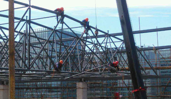 黄海论网架装配施工中搭设脚手架应当留神的事故